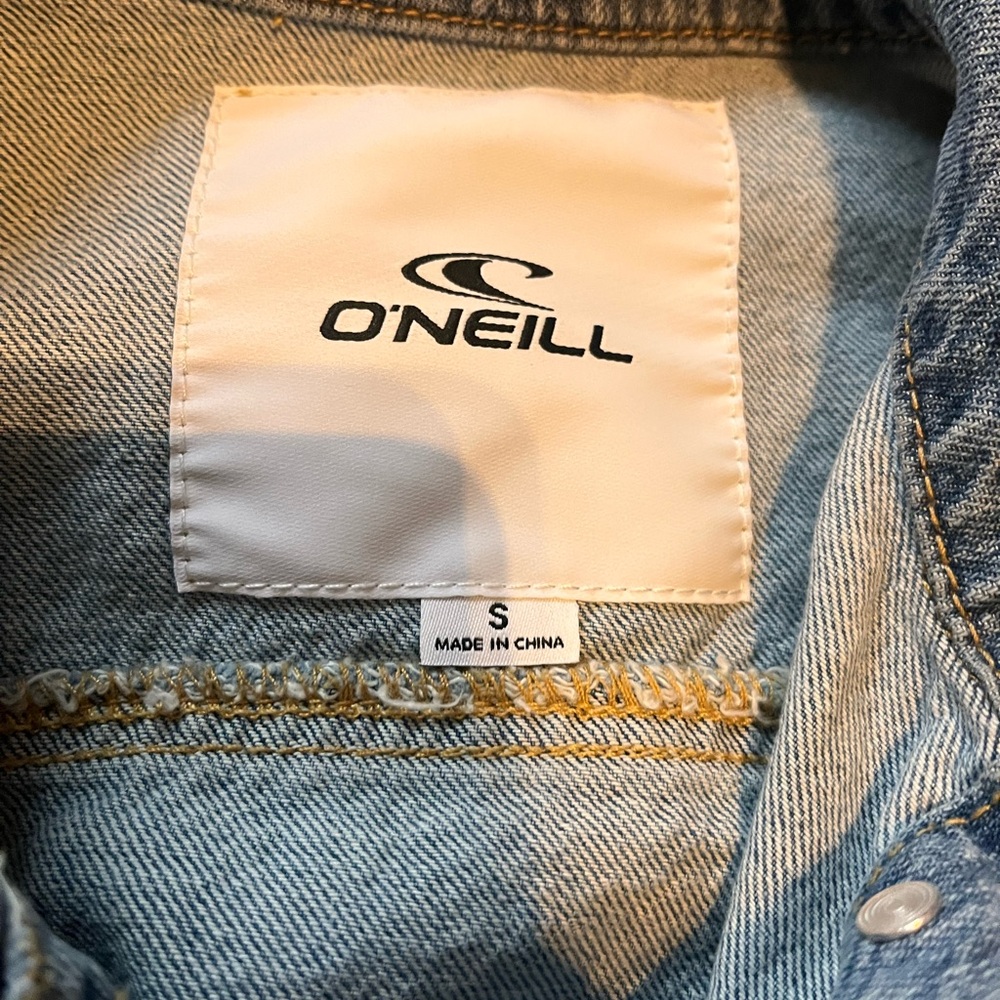 O’Neill Denim Jacket with Button Details Oversize Fit - Picture 4 of 5